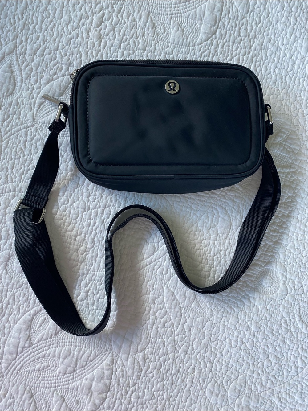 Lululemon athletica Black Compact Crossbody Belt Bag